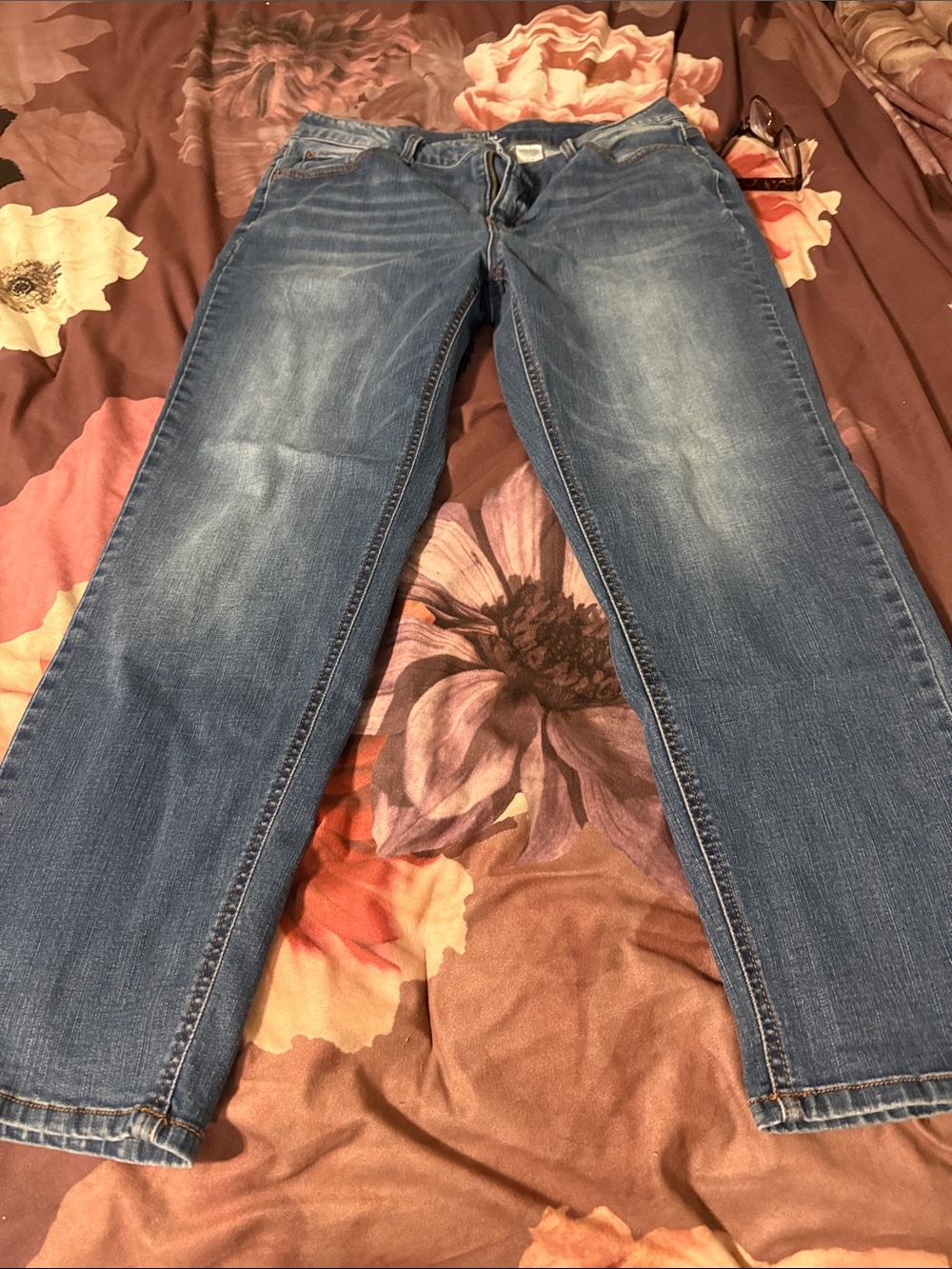 Time and Tru Women's Light Blue Straight-Leg Jeans - Picture 3 of 4